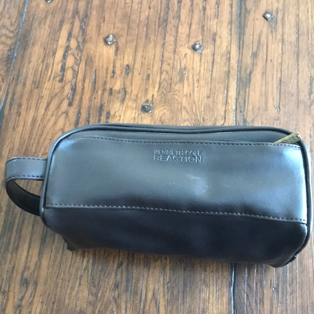 Kenneth Cole Reaction travel kit